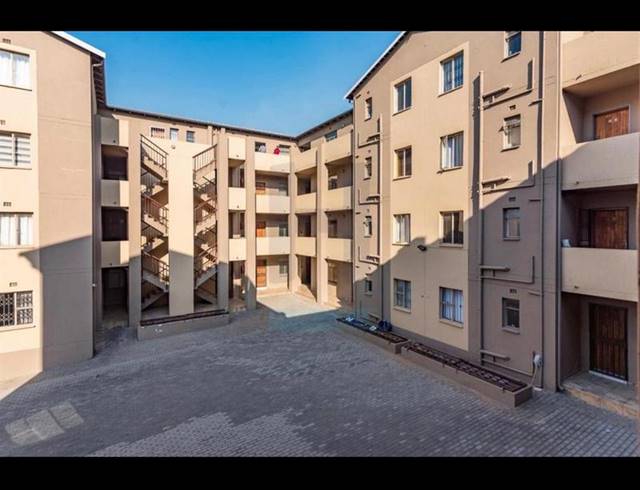 2 BEDROOM PROPERTY TO RENT IN FLEURHOF